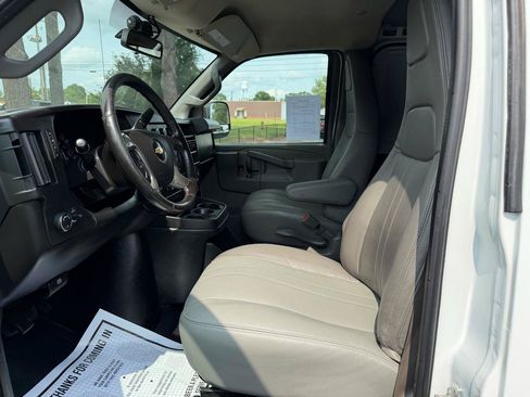 Used 2019 Chevrolet Express 2500 w/ Enhanced Convenience Package RWD image 9