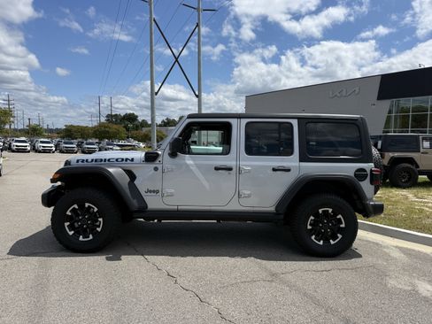 Used 2024 Jeep Wrangler Unlimited Rubicon 4xe image 2
