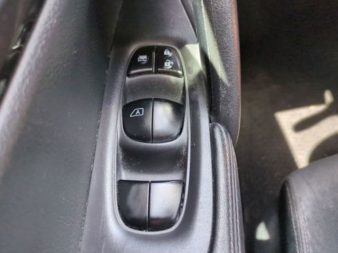 Used 2018 Nissan Rogue SV FWD image 22