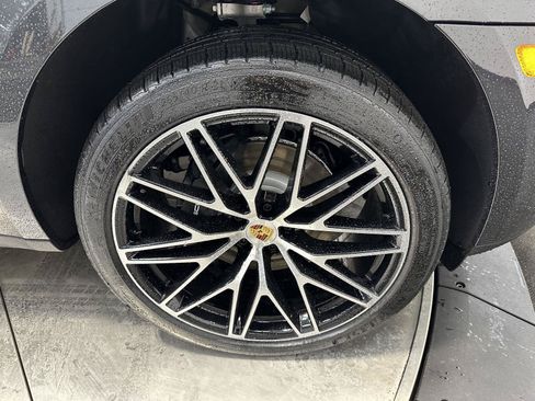 Certified 2026 Porsche Macan AWD/4WD image 14