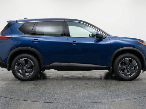 Used 2025 Nissan Rogue SV AWD/4WD image 11