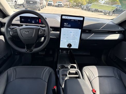 Certified 2025 Ford Mustang Mach-E Premium image 6