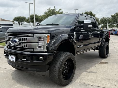 Used 2019 Ford F250 Platinum w/ Platinum Ultimate Package AWD/4WD image 8