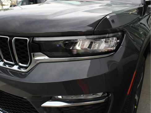 New 2025 Jeep Grand Cherokee Limited w/ Luxury Tech Group II image 38