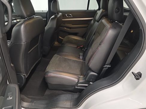 Used 2019 Ford Explorer XLT w/ Equipment Group 202A AWD/4WD image 10