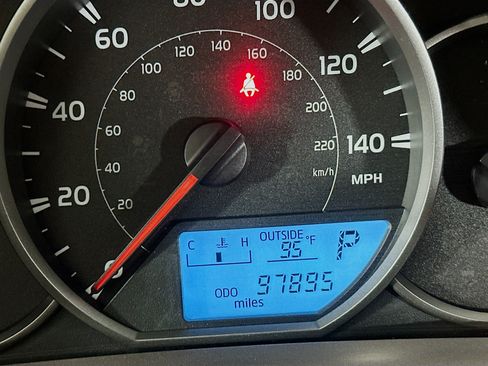 Used 2016 Toyota RAV4 LE FWD image 18