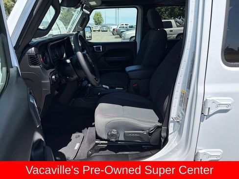 Used 2025 Jeep Wrangler Unlimited Rubicon AWD/4WD image 9