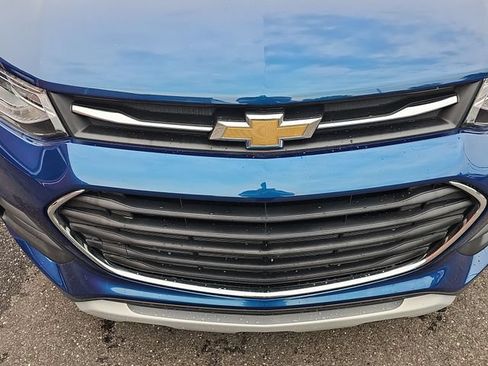 Used 2020 Chevrolet Trax LT w/ LT Convenience Package FWD image 34