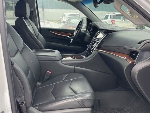 Used 2018 Cadillac Escalade Luxury w/ LPO, Radiant Package image 9