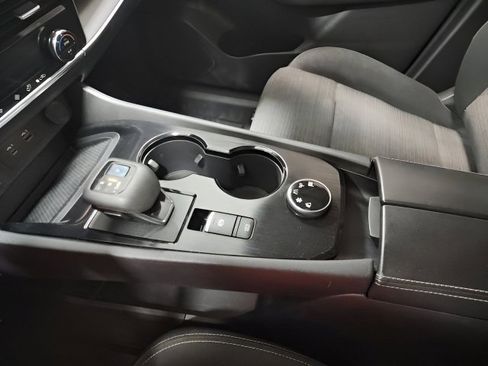 Used 2022 Nissan Rogue SV image 32