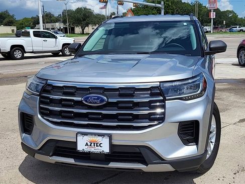 Used 2025 Ford Explorer Active image 3
