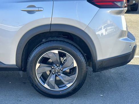 Used 2024 Nissan Rogue SV image 35