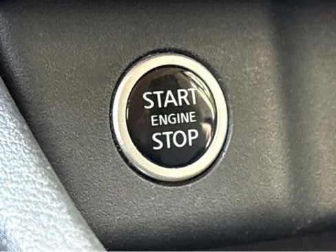Certified 2023 Nissan Rogue SV FWD image 17