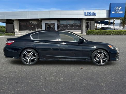 Used 2017 Honda Accord Sport image 9