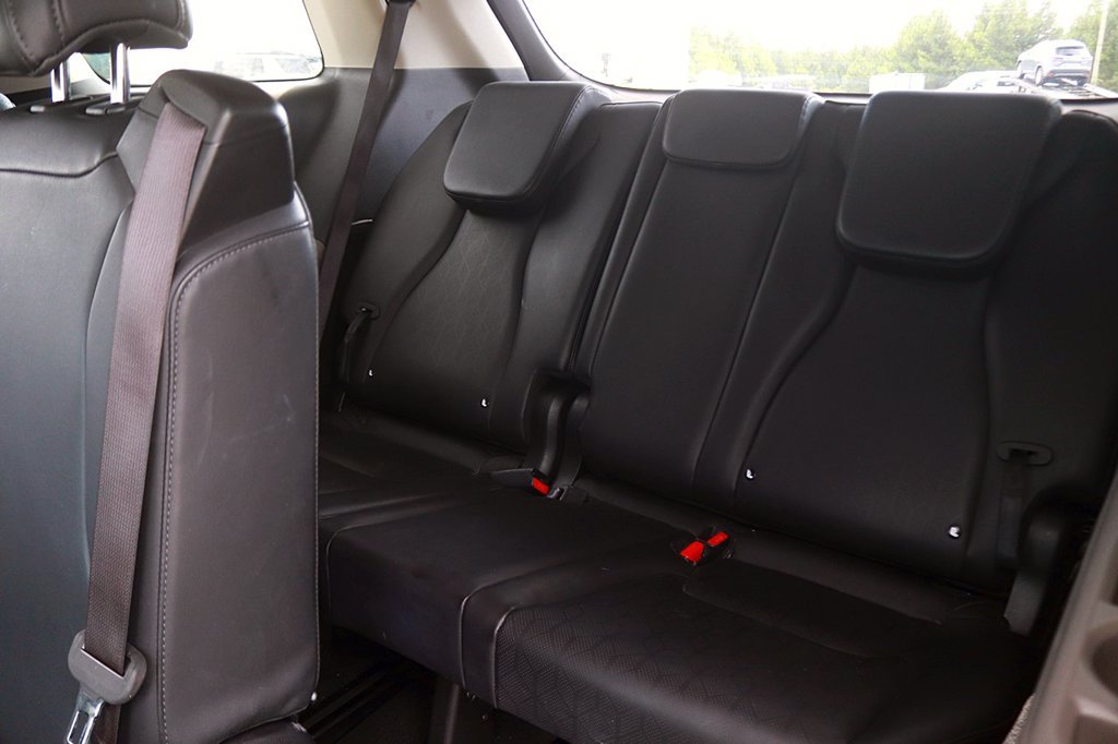 Used 2025 Kia Carnival FWD image 15