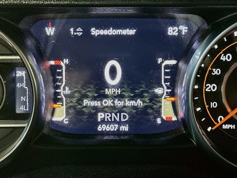 Used 2020 Jeep Wrangler Unlimited Sahara AWD/4WD image 15