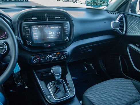 Used 2025 Kia Soul LX FWD image 16