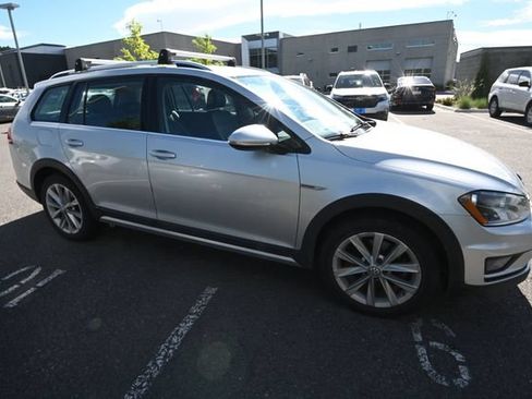 Used 2017 Volkswagen Golf Alltrack S AWD/4WD image 6