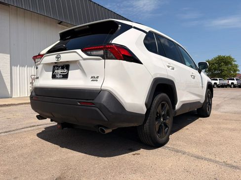 Used 2021 Toyota RAV4 XLE AWD/4WD image 7