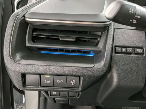 Used 2025 Toyota Prius FWD image 12