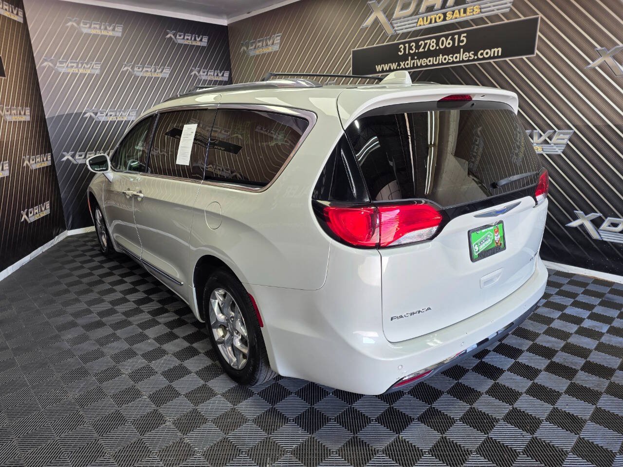 Used 2019 Chrysler Pacifica Limited FWD image 10