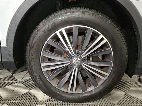 Used 2018 Volkswagen Tiguan SEL image 11