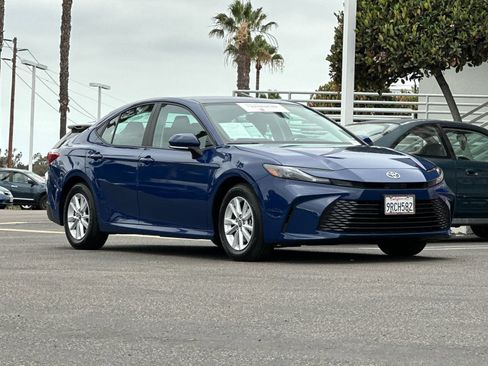 Used 2025 Toyota Camry LE FWD image 8