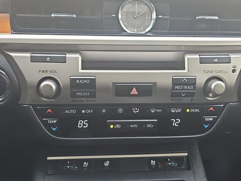 Used 2014 Lexus ES 300h 300h w/ Premium Package w/Bamboo Trim image 30