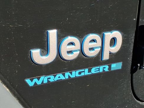 Used 2023 Jeep Wrangler Unlimited w/ Sun & Screen Package AWD/4WD image 11