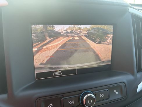 Used 2023 GMC Terrain SLE w/ Driver Convenience Package image 11