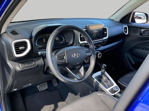 Used 2024 Hyundai Venue Limited FWD image 16