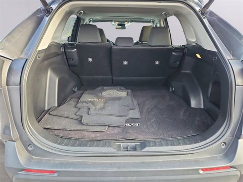 Used 2020 Toyota RAV4 XLE image 21