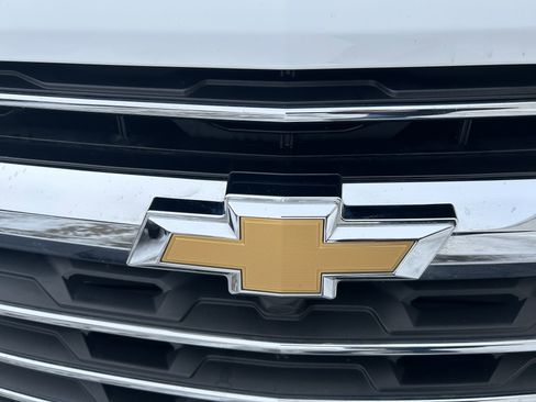 Used 2025 Chevrolet Traverse LT image 7