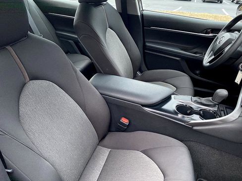 Certified 2020 Toyota Camry LE image 20