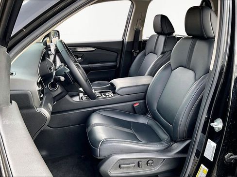 Used 2023 Honda Pilot Touring image 17