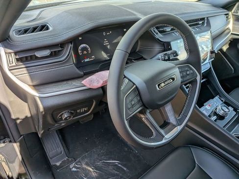 New 2026 Jeep Grand Cherokee Limited AWD/4WD image 11