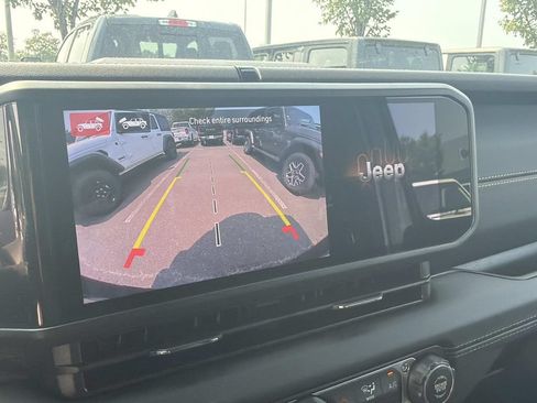 New 2026 Jeep Wrangler Unlimited Sahara AWD/4WD image 7