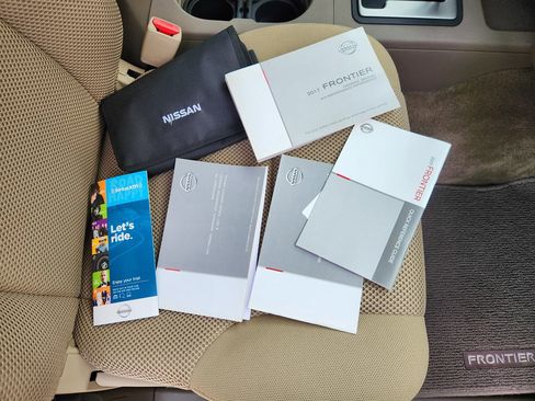 Used 2017 Nissan Frontier SV image 10