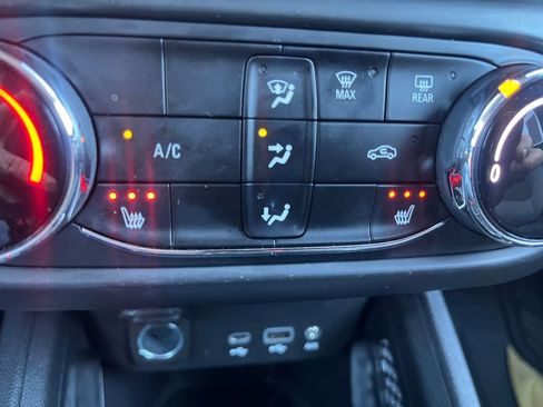 Used 2023 Chevrolet TrailBlazer LT image 34