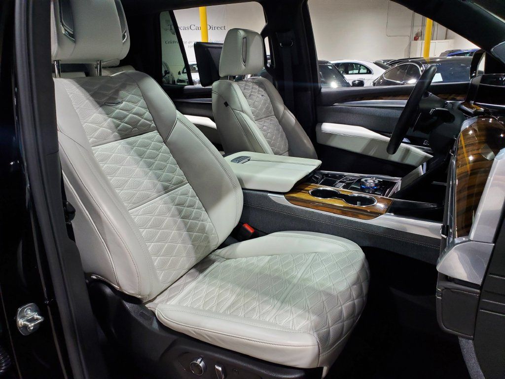 Used 2025 Cadillac Escalade Sport Platinum w/ LPO, Floor Liner Package AWD/4WD image 14