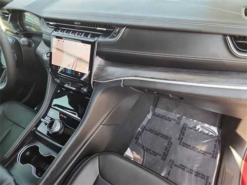 Used 2025 Jeep Grand Cherokee L Limited w/ Black Appearance Package image 28