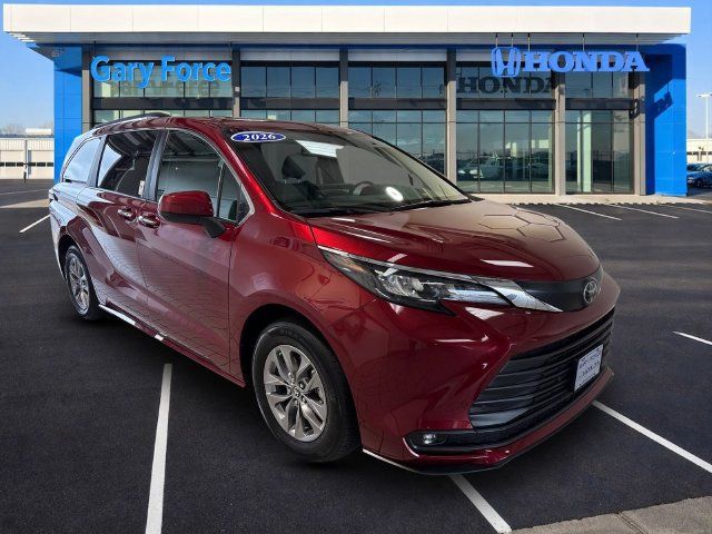 Used 2026 Toyota Sienna XLE FWD image 1