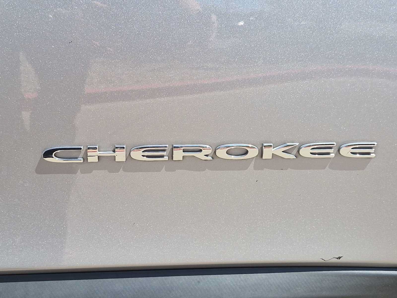 Used 2019 Jeep Cherokee Latitude Plus w/ Cold Weather Group AWD/4WD image 12