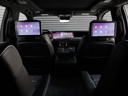 Used 2025 Cadillac Escalade ESV Premium Luxury Platinum AWD/4WD image 34