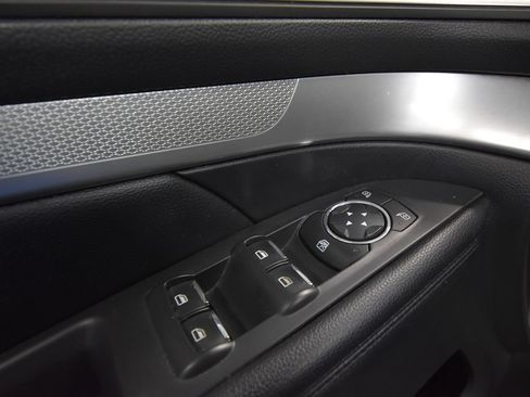 Used 2017 Ford Explorer XLT AWD/4WD image 6