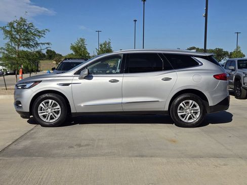 Used 2021 Buick Enclave Essence w/ Sound and Sites Package AWD/4WD image 3