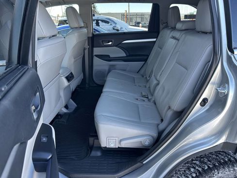 Used 2017 Toyota Highlander XLE image 14