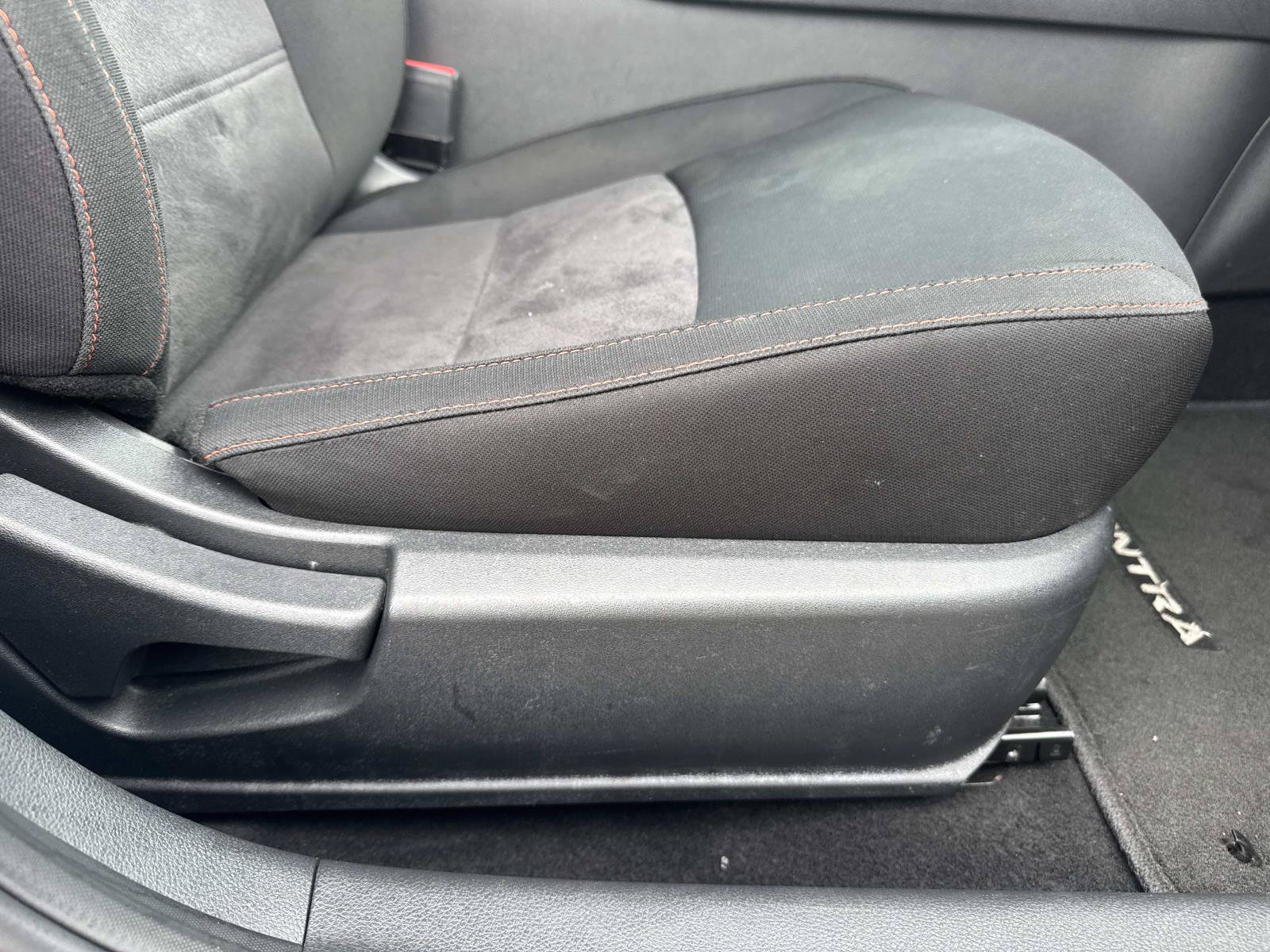 Used 2025 Nissan Sentra SR FWD image 14