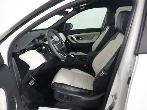 Certified 2025 Land Rover Discovery Sport Dynamic SE AWD/4WD image 21