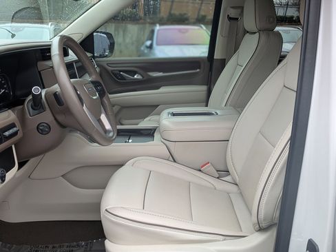 Used 2021 GMC Yukon Denali w/ Denali Premium Package image 14